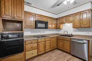 1406 S Elm St, Weatherford, TX 76086 - Photo 2