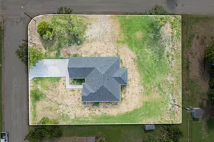614 W Wheeler St, Breckenridge, TX 76424 - Photo 2