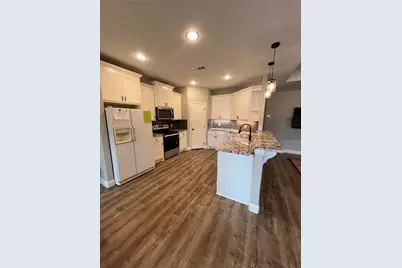 505 S Sky Court, Granbury, TX 76049 - Photo 6