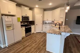 505 S Sky Ct, Granbury, TX 76049 - Photo 6