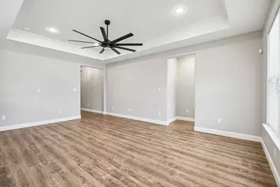 505 S Sky Court, Granbury, TX 76049 - Photo 4