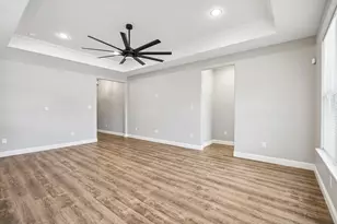 505 S Sky Ct, Granbury, TX 76049 - Photo 4
