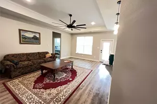 505 S Sky Ct, Granbury, TX 76049 - Photo 4