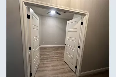 505 S Sky Court, Granbury, TX 76049 - Photo 8