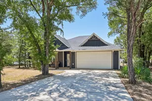 505 S Sky Ct, Granbury, TX 76049 - Photo 2