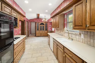 9329 Seagrove Dr, Dallas, TX 75243 - Photo 8