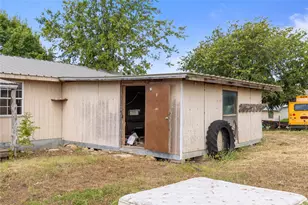 402 E Sherman St, Mullin, TX 76864 - Photo 26