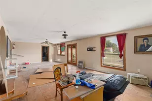 402 E Sherman St, Mullin, TX 76864 - Photo 4