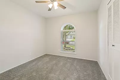430 E Grenoble Drive, Grand Prairie, TX 75052 - Photo 16