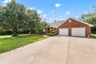 23008 Whispering Meadow Dr, Whitney, TX 76692 - Photo 2