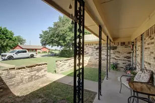 1914 Starling Ct, Cleburne, TX 76033 - Photo 2