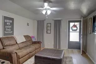 1914 Starling Ct, Cleburne, TX 76033 - Photo 4