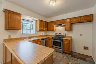 700 Mann Ct, Cleburne, TX 76033 - Photo 4