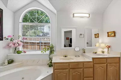 433 Sherwood Court, Burleson, TX 76028 - Photo 18
