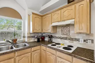 433 Sherwood Ct, Burleson, TX 76028 - Photo 10