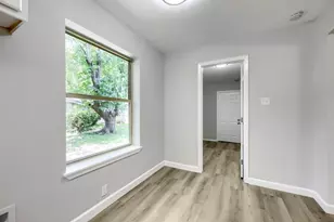 1521 Oakbrook Ct, Lancaster, TX 75134 - Photo 6
