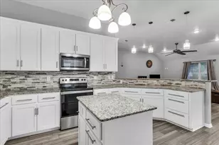 7 Market Loop, Morgans Point Resort, TX 76513 - Photo 6