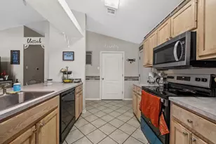 104 S Walnut St, Lacy Lakeview, TX 76705 - Photo 12