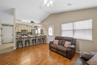 104 S Walnut Street, Lacy Lakeview, TX 76705 - Photo 6