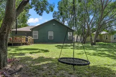 104 S Walnut Street, Lacy Lakeview, TX 76705 - Photo 26