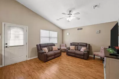 104 S Walnut Street, Lacy Lakeview, TX 76705 - Photo 4