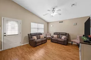 104 S Walnut St, Lacy Lakeview, TX 76705 - Photo 4
