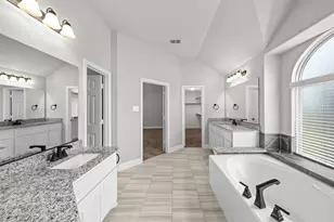 2696 Bonita Dr, Grand Prairie, TX 75054 - Photo 22