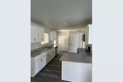 905 Elizabeth Boulevard, Granbury, TX 76048 - Photo 2
