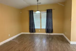 700 Stonedale Dr, Arlington, TX 76002 - Photo 4