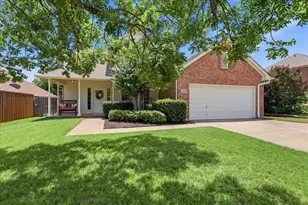 121 S Bluebonnet Cir, Justin, TX 76247 - Photo 2
