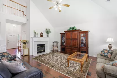 121 S Blue Bonnet Circle, Justin, TX 76247 - Photo 8