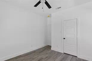 9704 Valley Mills Ln, Dallas, TX 75227 - Photo 14