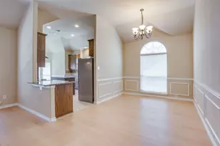 2912 Crystal Way, Grand Prairie, TX 75052 - Photo 10