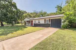 1904 Friar Tuck Dr, Arlington, TX 76013 - Photo 2