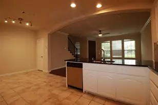 913 Shelby Ln, Lewisville, TX 75056 - Photo 8