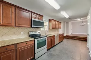 604 Casa Linda St, Ennis, TX 75119 - Photo 10