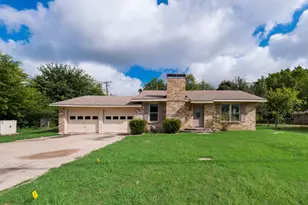 604 Casa Linda St, Ennis, TX 75119 - Photo 2