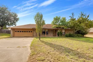1609 Robin St, Mineola, TX 75773 - Photo 1