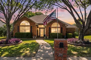 215 Sioux Dr, Waxahachie, TX 75165 - Photo 1