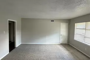 12136 Bellafonte Dr, Dallas, TX 75243 - Photo 2