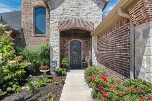 2021 Turnbury Ct, Granbury, TX 76048 - Photo 2