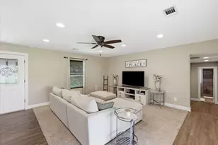 201 Rockett Ln, Pecan Hill, TX 75154 - Photo 4