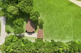 201 Rockett Ln, Pecan Hill, TX 75154 - Photo 2