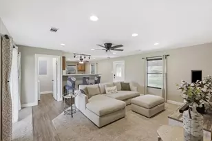 201 Rockett Ln, Pecan Hill, TX 75154 - Photo 6