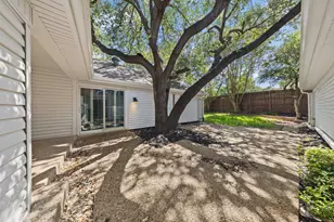 8557 Flint Falls Dr, Dallas, TX 75243 - Photo 32