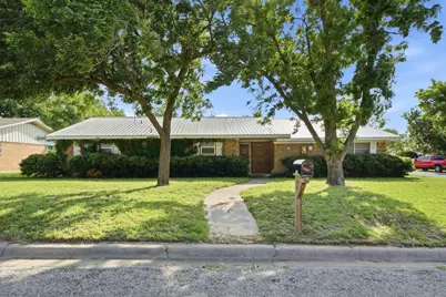 1109 N Lillian Street, Stephenville, TX 76401 - Photo 2