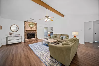 2010 S Arbor Rose Drive, Grand Prairie, TX 75050 - Photo 4