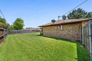 2010 S Arbor Rose Dr, Grand Prairie, TX 75050 - Photo 22