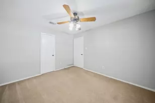 2010 S Arbor Rose Dr, Grand Prairie, TX 75050 - Photo 18