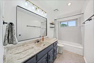 2010 S Arbor Rose Dr, Grand Prairie, TX 75050 - Photo 14